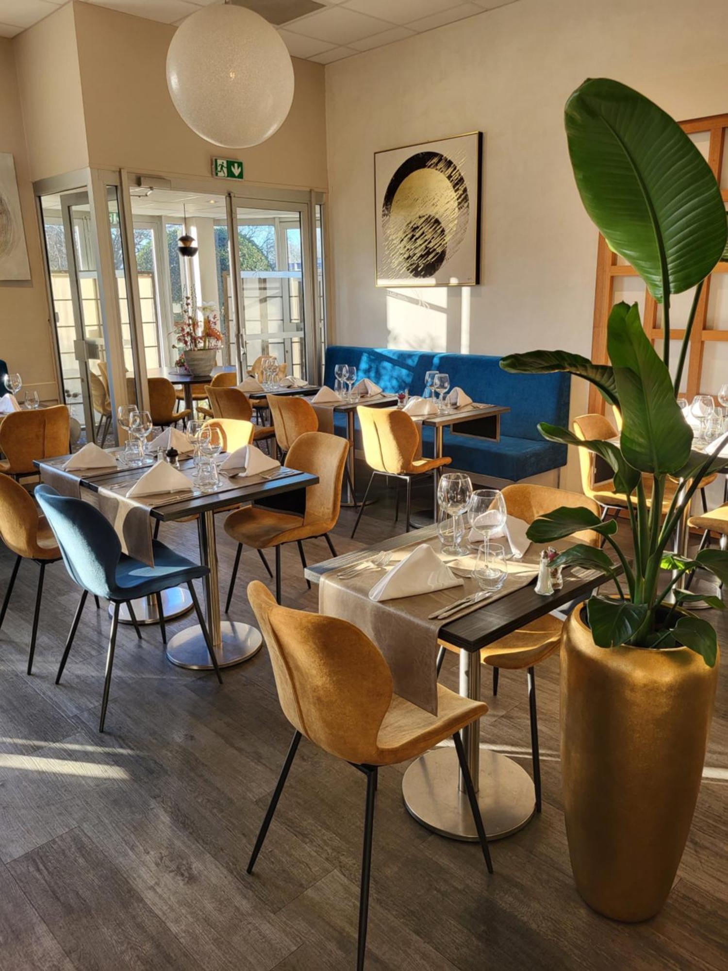 Hotel Restaurant Du Parc Saumur Logis Elegance Bagian luar foto