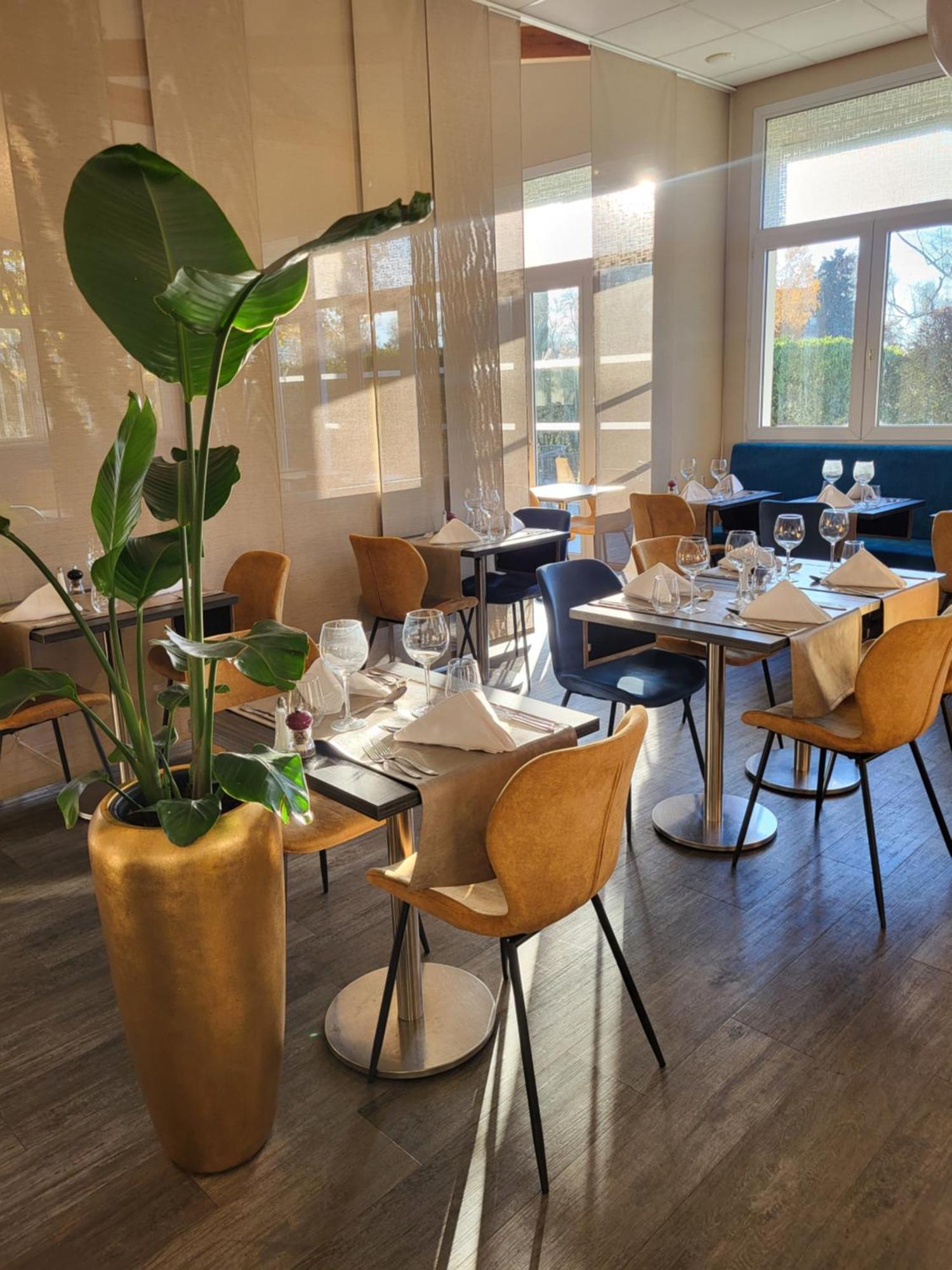 Hotel Restaurant Du Parc Saumur Logis Elegance Bagian luar foto