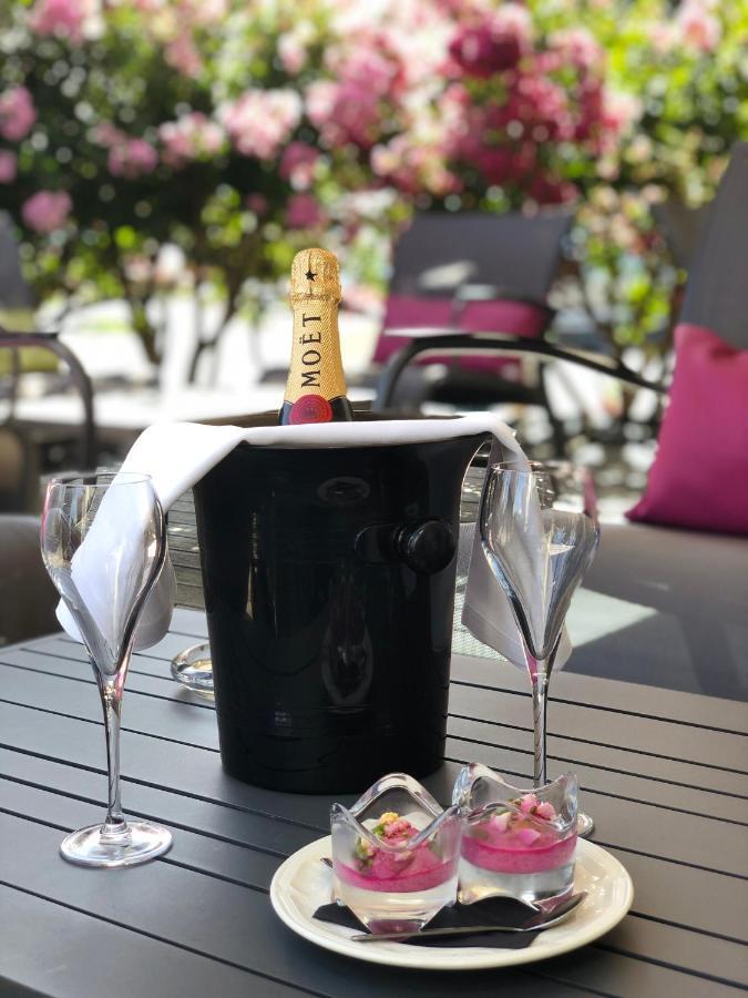 Hotel Restaurant Du Parc Saumur Logis Elegance Bagian luar foto