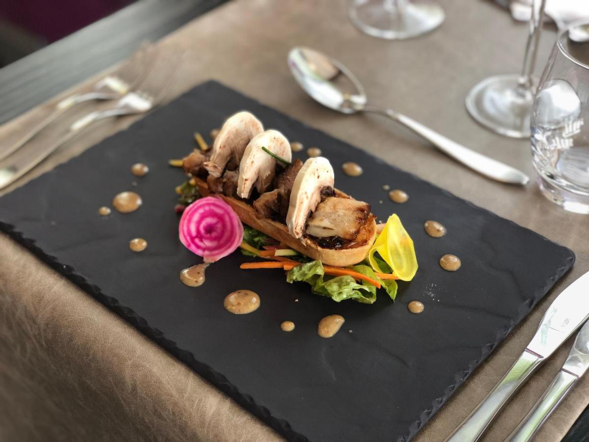 Hotel Restaurant Du Parc Saumur Logis Elegance Bagian luar foto